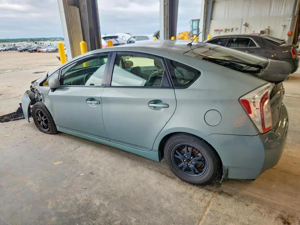 2013 TOYOTA PRIUS TWO  