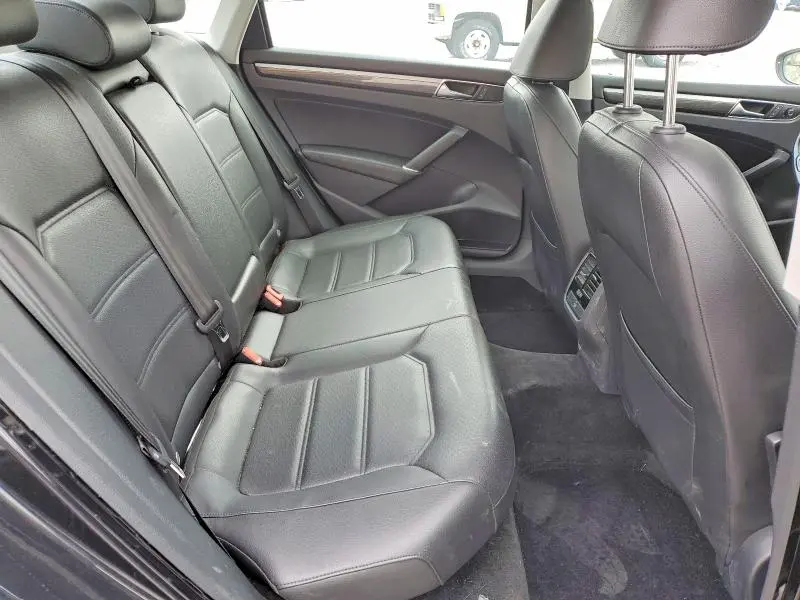 2017 VOLKSWAGEN PASSAT SE  