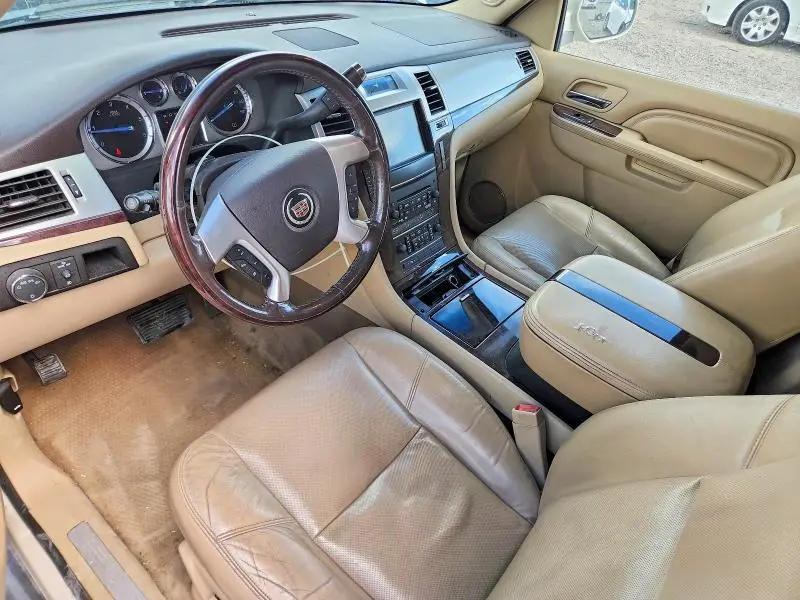 2011 CADILLAC ESCALADE LUXURY  