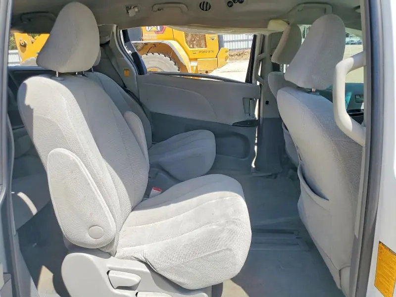 2011 TOYOTA SIENNA   