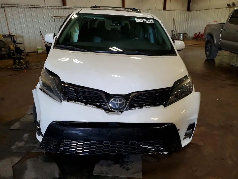 2018 TOYOTA SIENNA SE PREMIUM 8-PASSENGER  