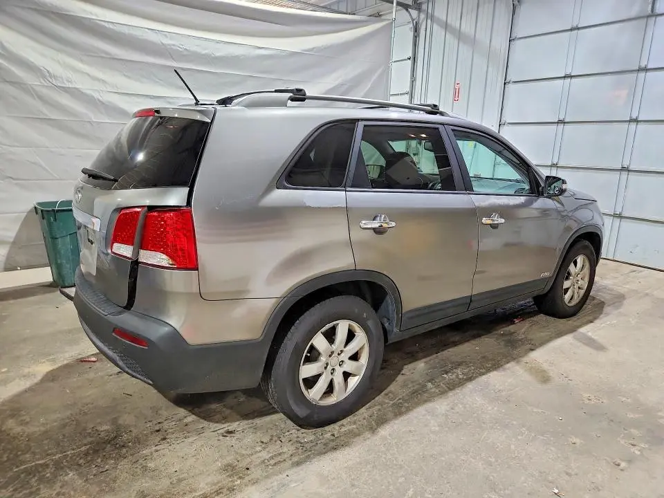 2011 KIA SORENTO LX  