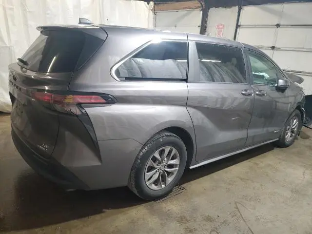 2021 TOYOTA SIENNA LE  