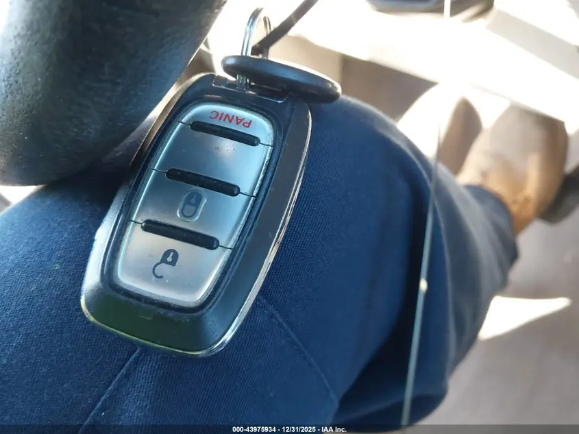 2021 CHRYSLER VOYAGER LX