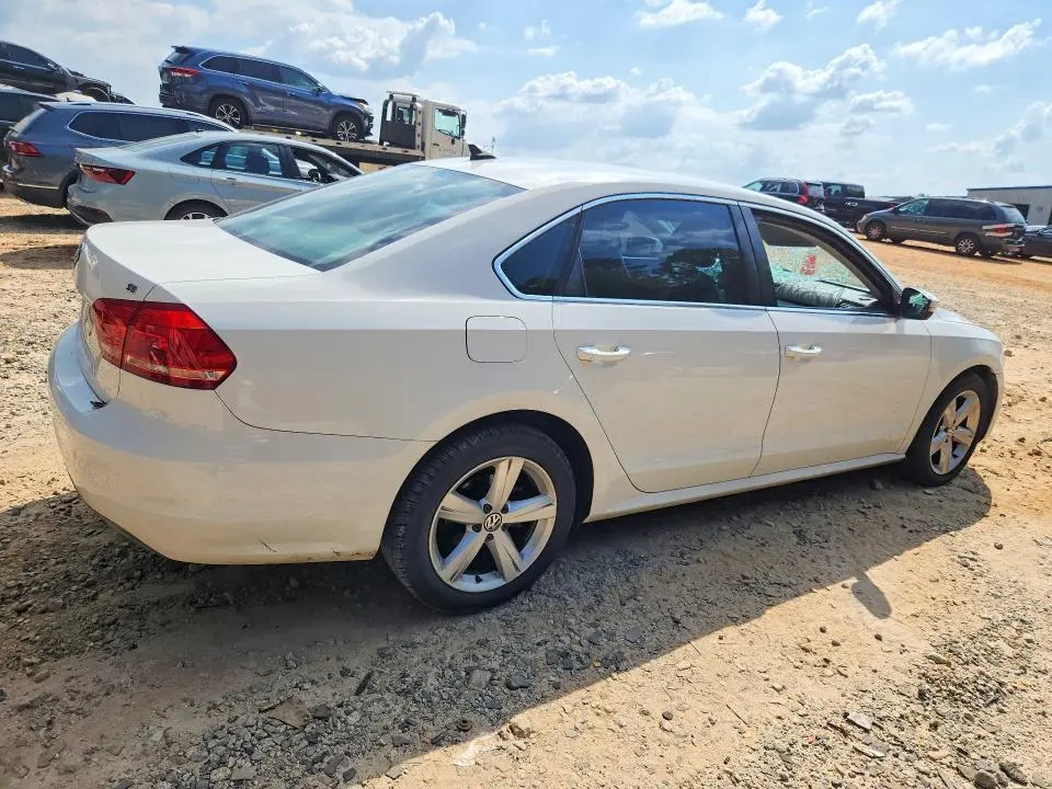2013 VOLKSWAGEN PASSAT SE  