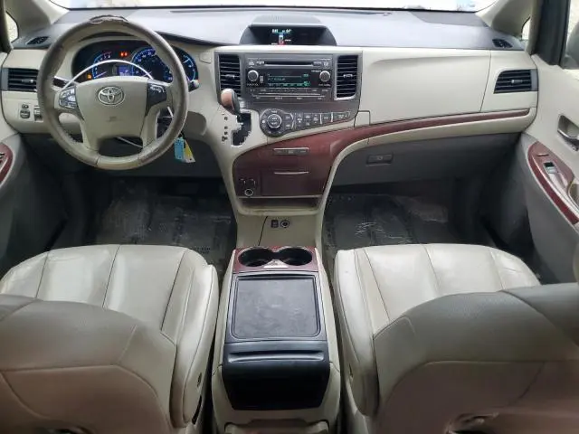 2014 TOYOTA SIENNA XLE  