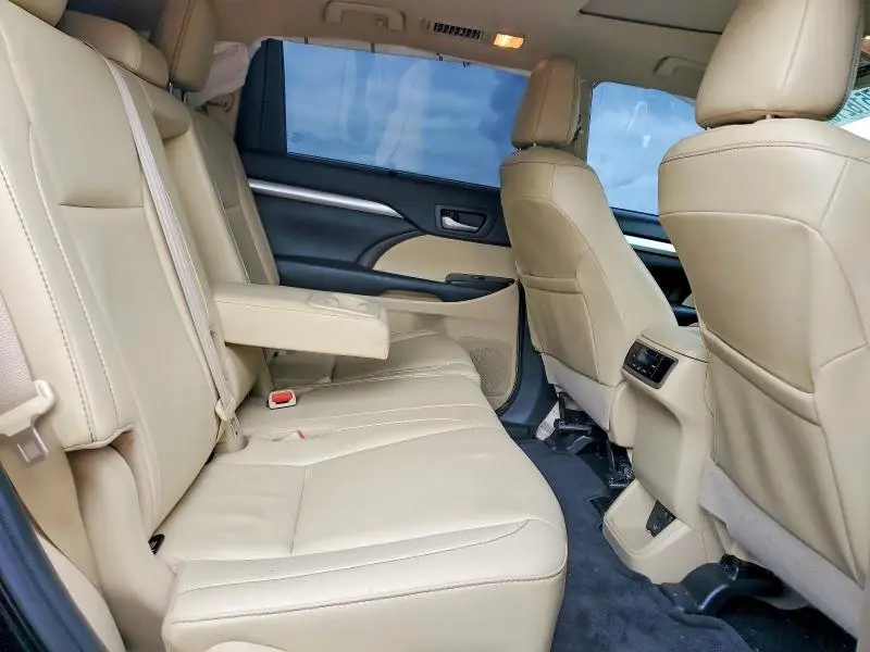 2019 TOYOTA HIGHLANDER XLE  