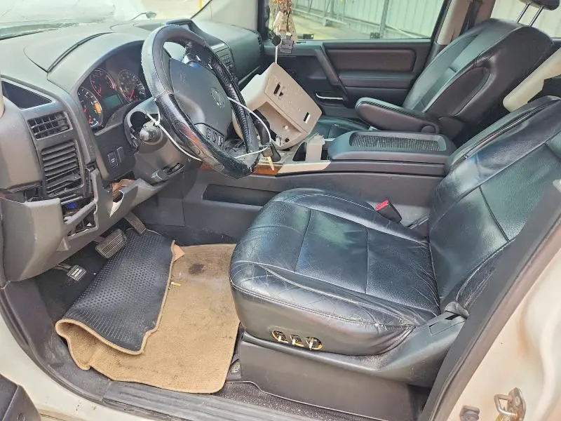 2010 NISSAN TITAN SE  