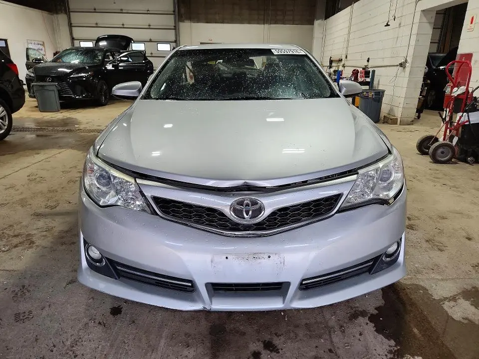 2013 TOYOTA CAMRY SE  