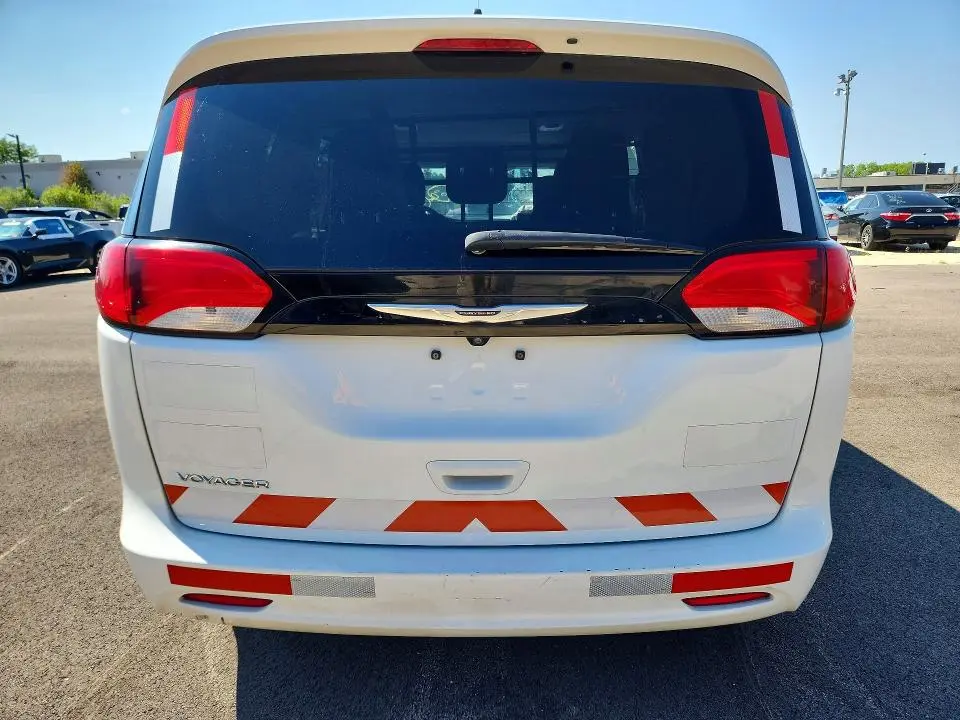 2023 CHRYSLER VOYAGER LX  