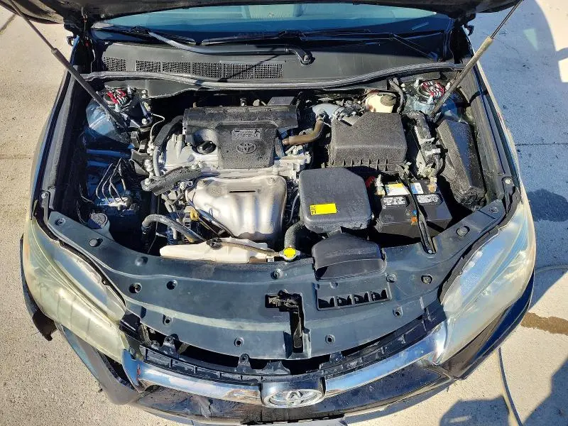 2015 TOYOTA CAMRY SE  