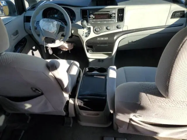 2011 TOYOTA SIENNA LE  