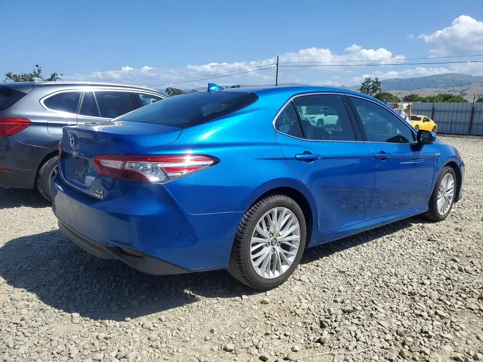 2020 TOYOTA CAMRY XLE  