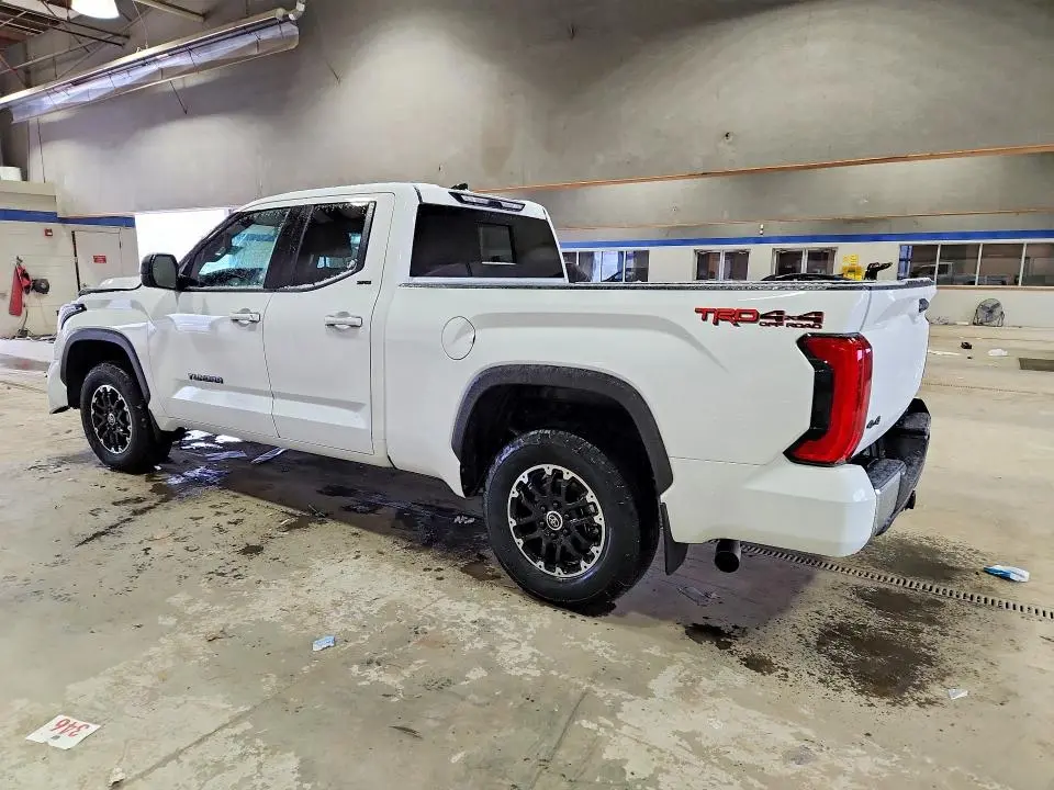 2023 TOYOTA TUNDRA SR5  