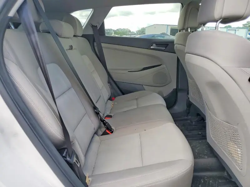 2016 HYUNDAI TUCSON SE  
