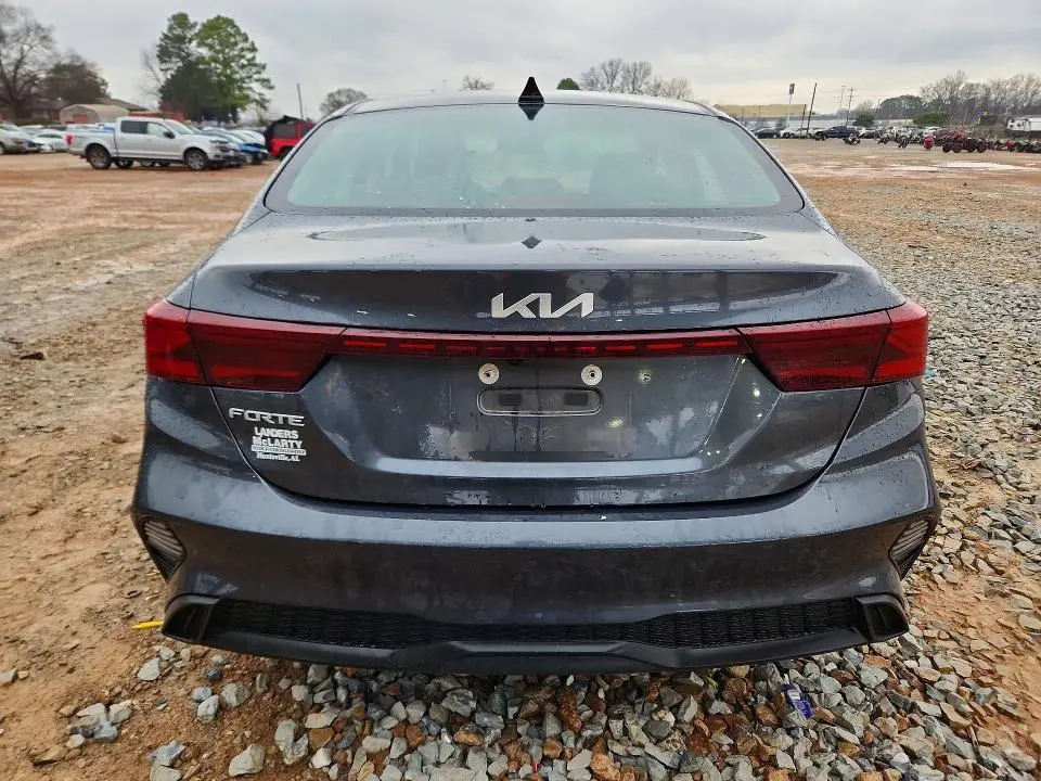 2023 KIA FORTE LXS  