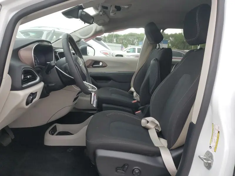 2024 CHRYSLER VOYAGER LX  