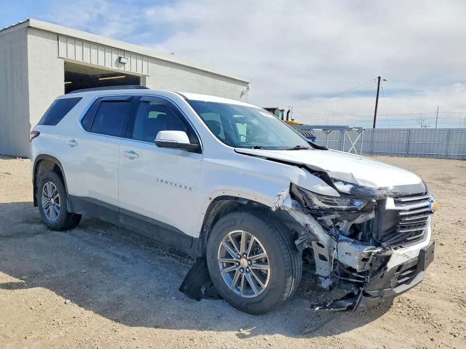 2023 CHEVROLET TRAVERSE LT  