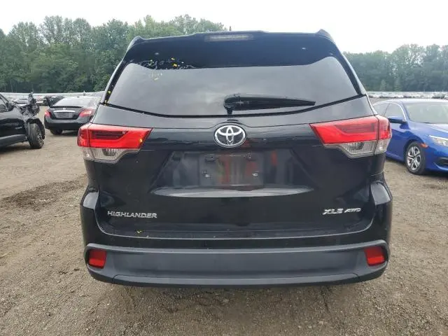 2017 TOYOTA HIGHLANDER SE  