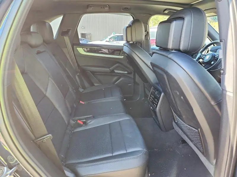 2024 PORSCHE CAYENNE   
