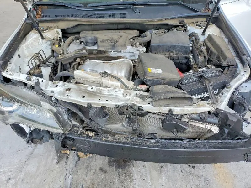 2016 TOYOTA CAMRY SE  