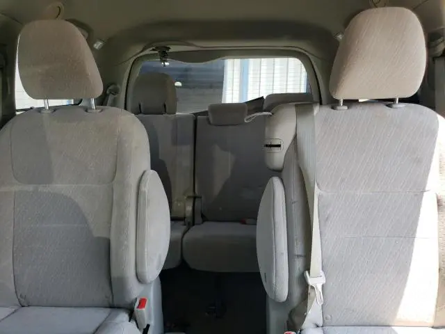 2017 TOYOTA SIENNA LE  