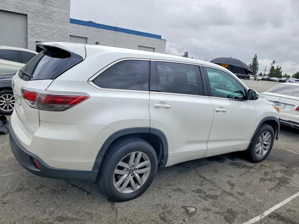 2016 TOYOTA HIGHLANDER LE  