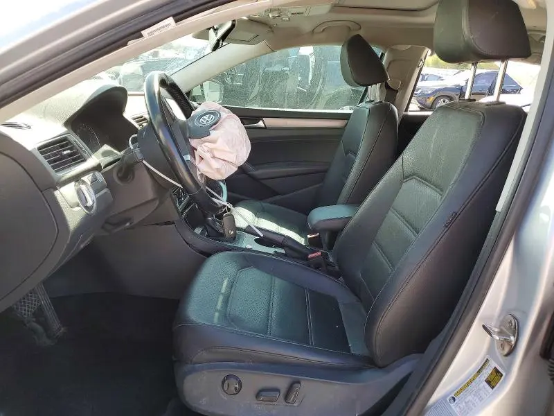 2015 VOLKSWAGEN PASSAT SE  