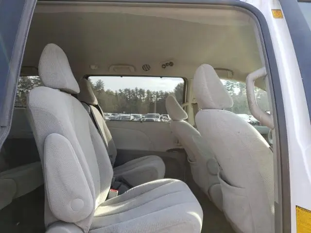 2011 TOYOTA SIENNA LE  