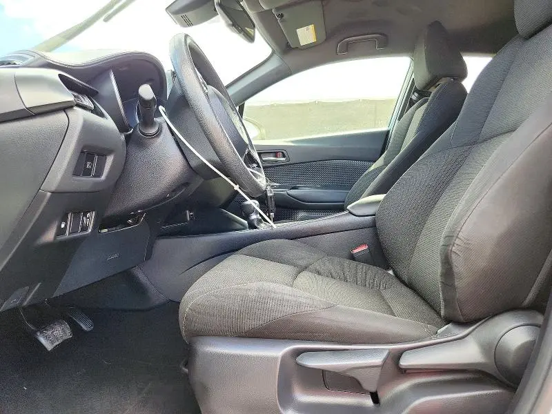 2019 TOYOTA C-HR LE  