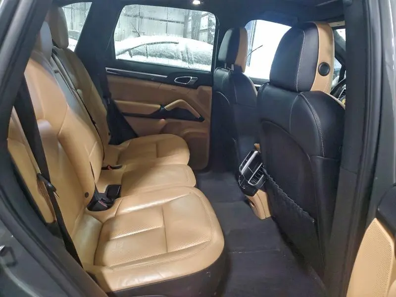 2015 PORSCHE CAYENNE   