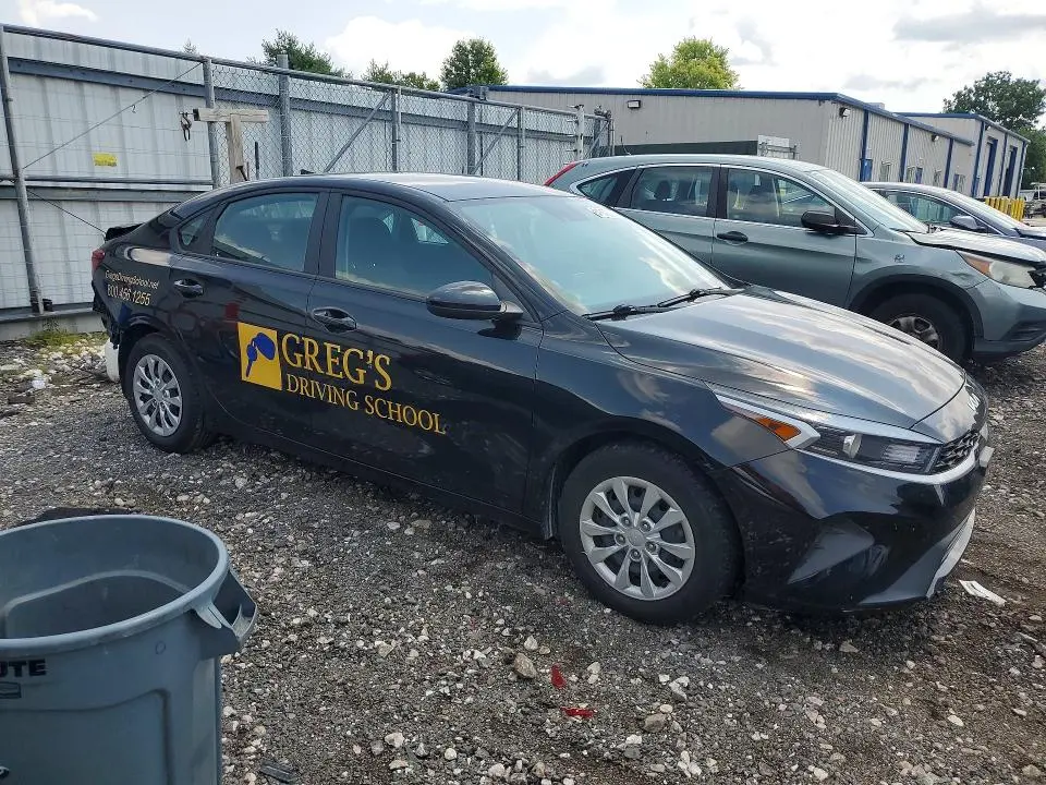 2023 KIA FORTE LX  