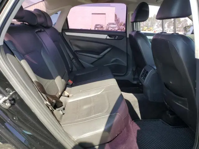 2013 VOLKSWAGEN PASSAT SE  