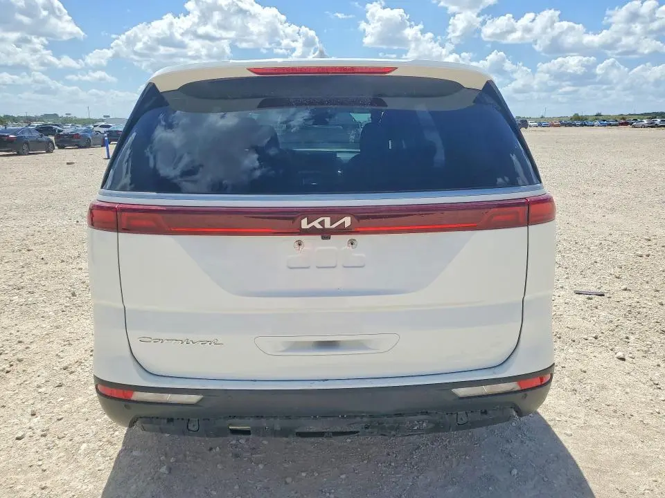 2022 KIA CARNIVAL LX  
