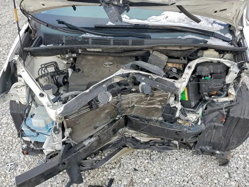 2014 TOYOTA SIENNA LE  