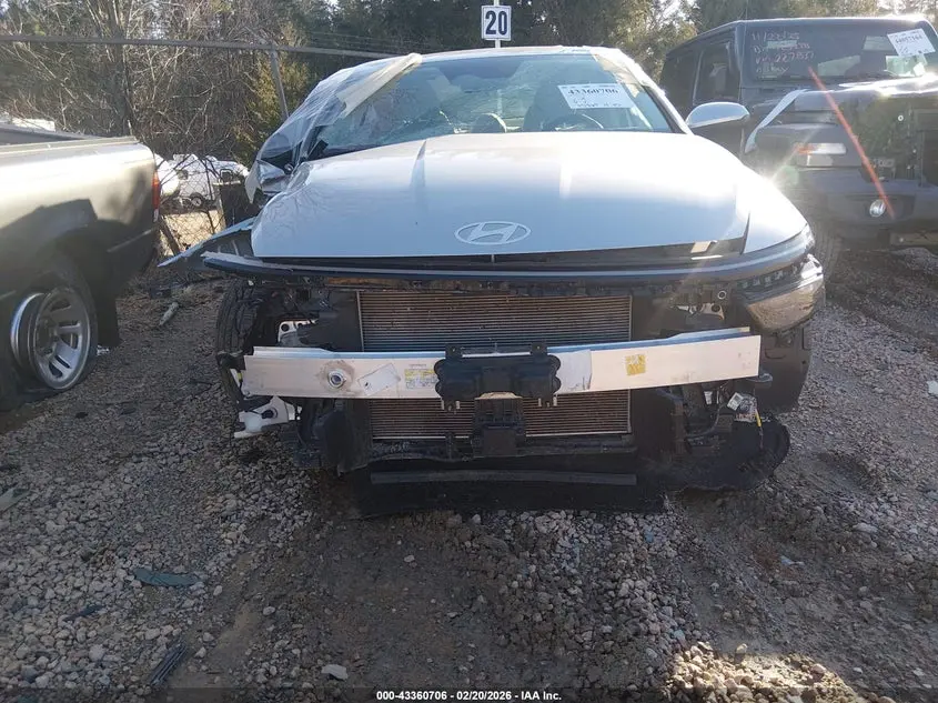 2025 HYUNDAI SONATA SE