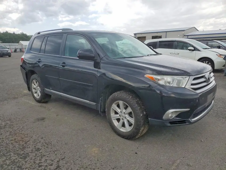 2012 TOYOTA HIGHLANDER SE  