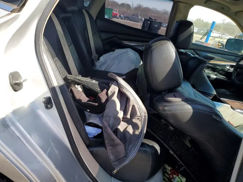 2011 INFINITI M37 X  