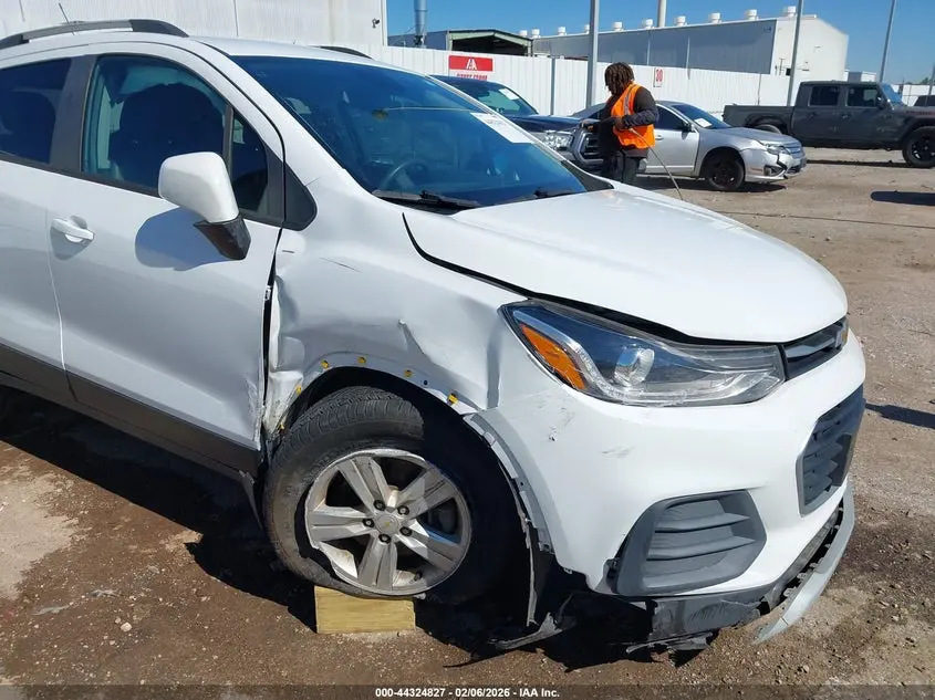 2021 CHEVROLET TRAX AWD LT