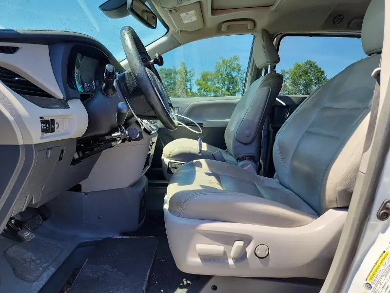 2018 TOYOTA SIENNA   