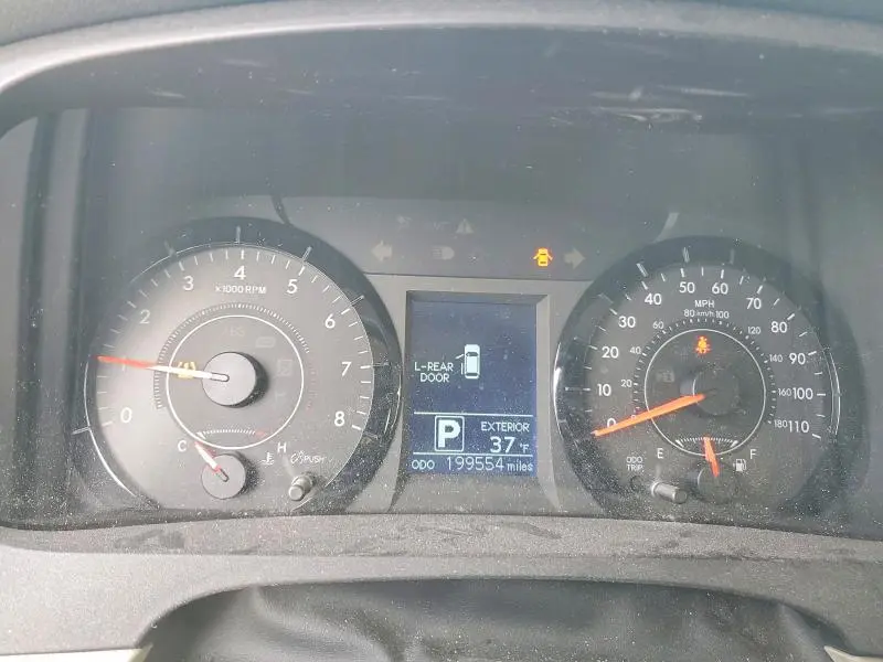 2016 TOYOTA SIENNA LE  