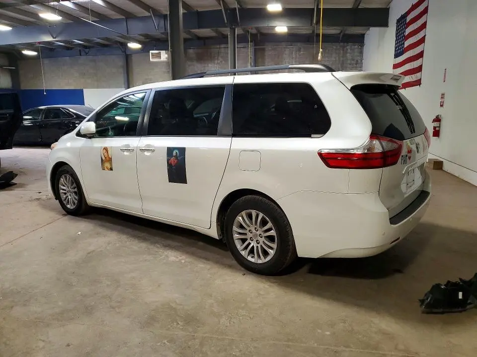 2016 TOYOTA SIENNA XLE PREMIUM 8-PASSENGER  