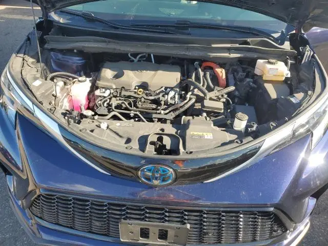 2021 TOYOTA SIENNA XSE  