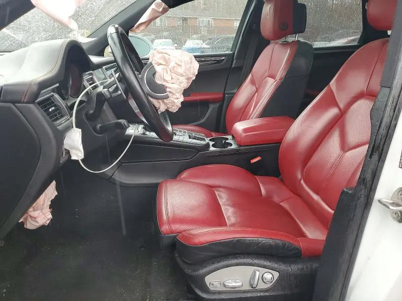 2018 PORSCHE MACAN   