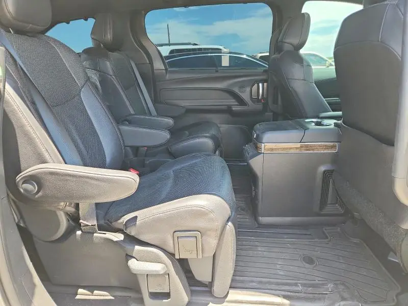 2025 TOYOTA SIENNA PLATINUM 7-PASSENGER  