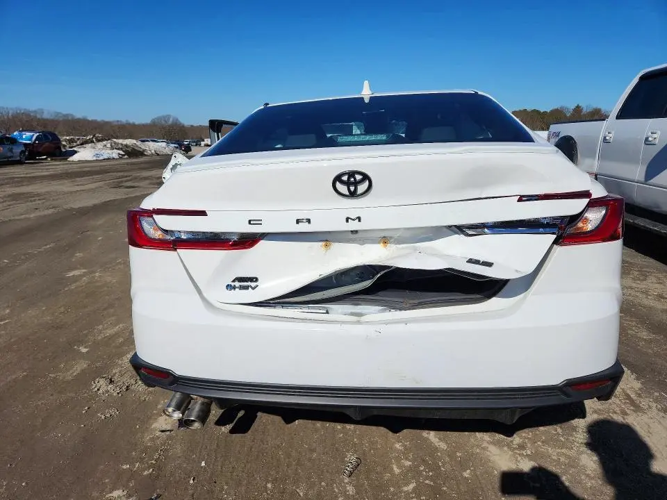 2025 TOYOTA CAMRY SE  