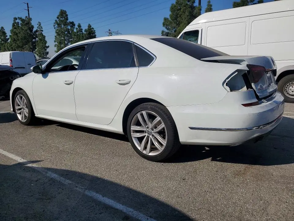 2018 VOLKSWAGEN PASSAT SE  