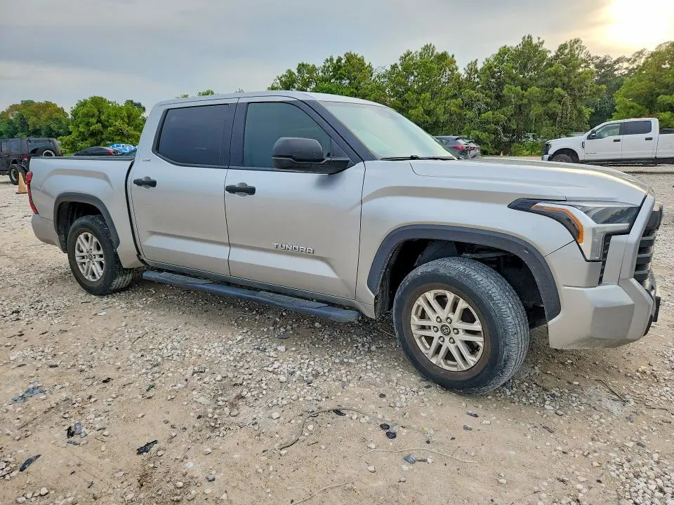 2022 TOYOTA TUNDRA SR5  
