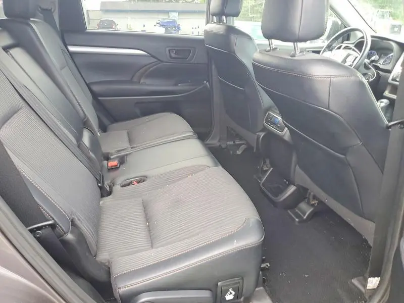 2019 TOYOTA HIGHLANDER LE PLUS  