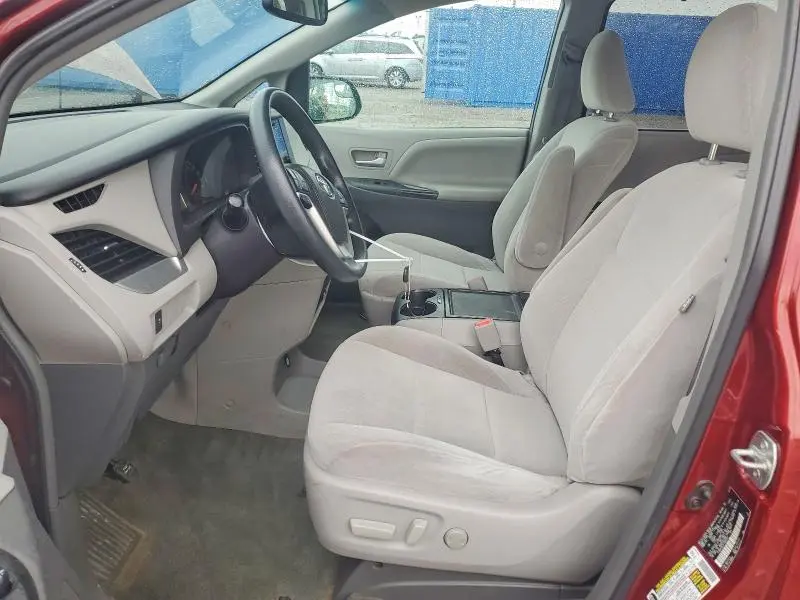 2015 TOYOTA SIENNA LE  